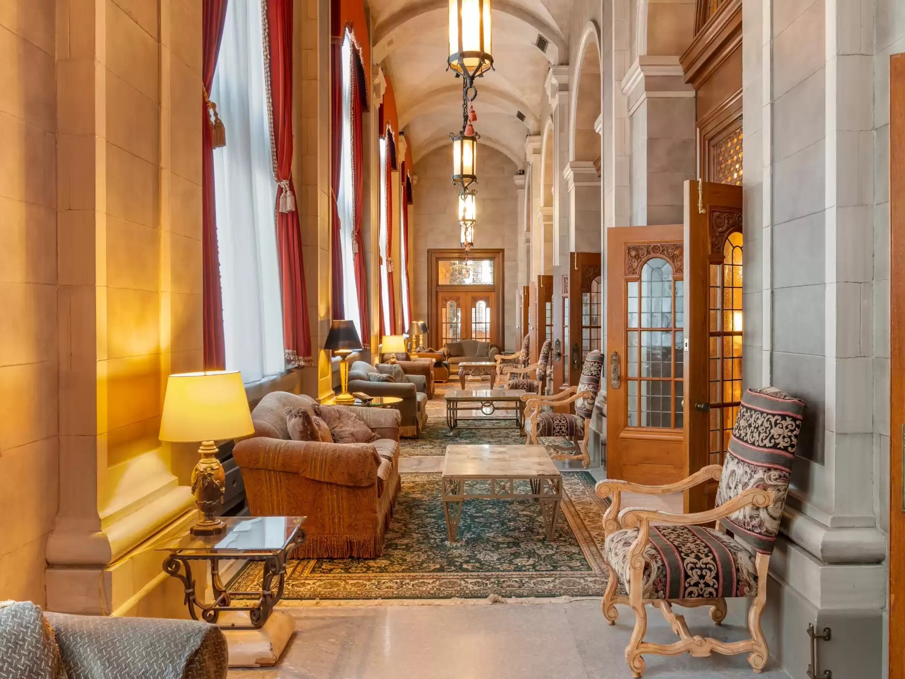 Fort Garry hotel lobby