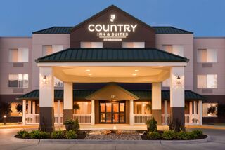 Top 16 Hotels in Council Bluffs, IA for 2024 from $54 - Choice Hotels