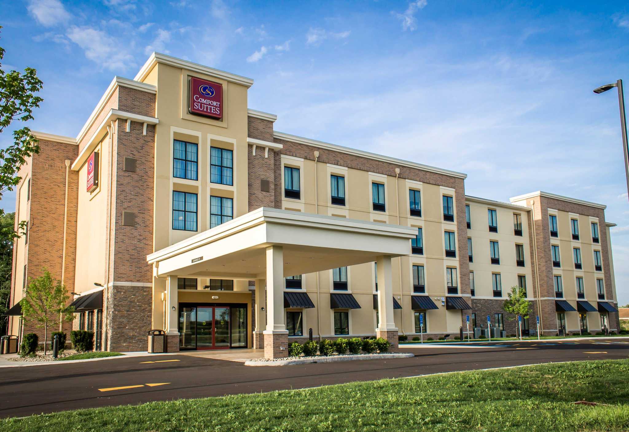 Comfort Suites Hotels in Canton, OH by Choice Hotels