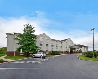 Comfort Inn & Suites - Hotel in Butler, PA - Stay today!