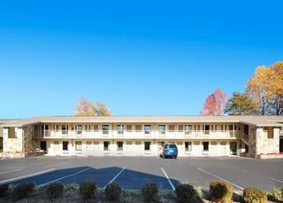 Hotel in Pigeon Forge, TN - Rodeway Inn Official Site